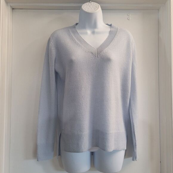 Saks fifth Avenue supersoft cashmere light blue periwinkle sweater - Picture 1 of 6